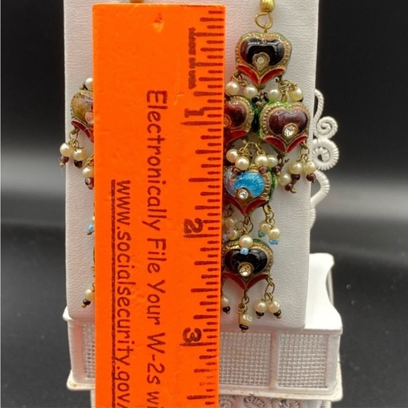 Vintage bohemian dangling heart shaped earrings with rhinestones and pearl - Picture 4 of 5